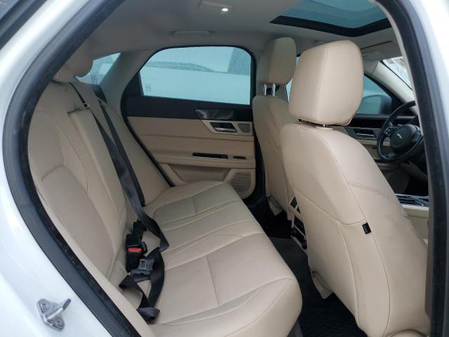 SAJBD4BV8HCY43274 Jaguar XF PREMIUM