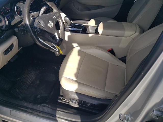 W04GP6SXXJ1121812 Buick Regal Essence
