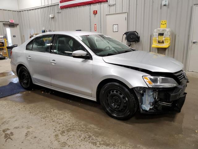 3VWD17AJ4EM241530 Volkswagen Jetta