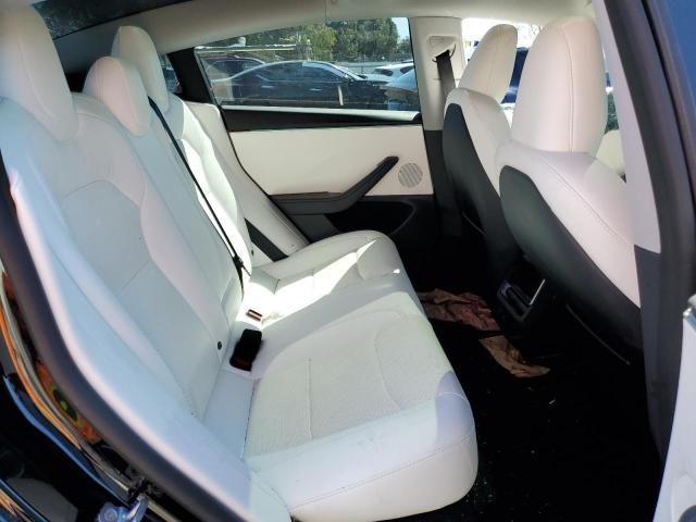 5YJ3E1EA4RF868930 Tesla 2024