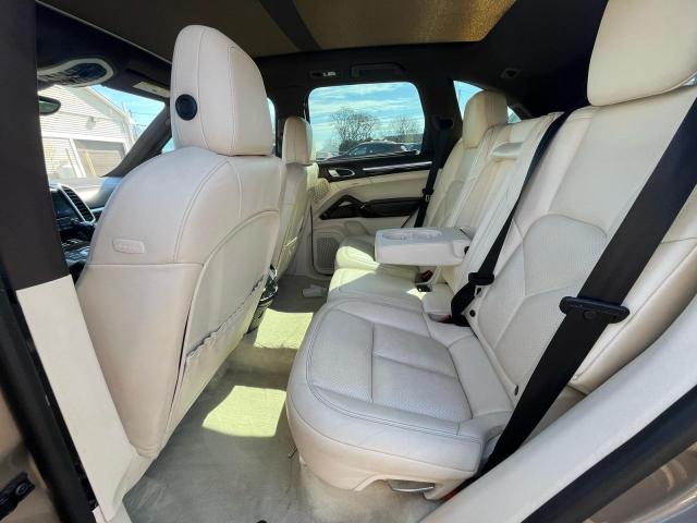 WP1AA2A26JKA00392 Porsche Cayenne