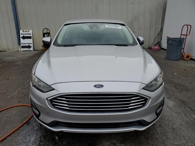 3FA6P0HD2KR162122 Ford FUSION SE