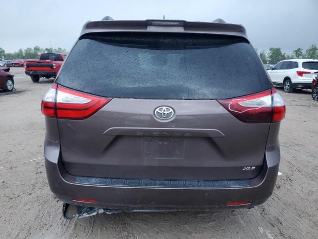 5TDYZ3DC8JS927759 Toyota SIENNA XLE