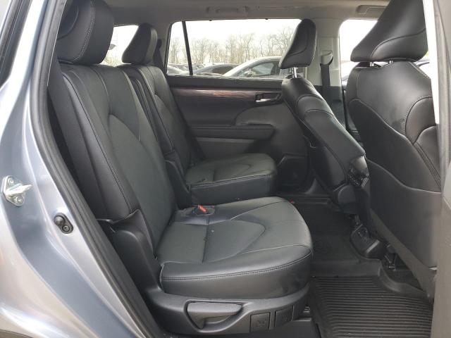 5TDFZRBH0NS222548 Toyota Highlander Platinum