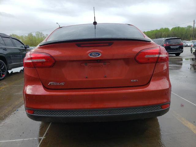 1FADP3H25JL261800 Ford FOCUS SEL