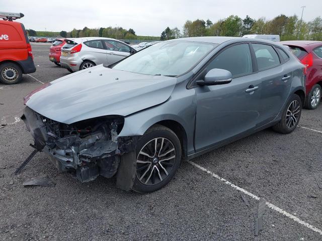 Auction sale of the 2019 Volvo V40 Moment, vin: *****************, lot number: 51381864