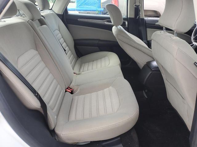 3FA6P0UU2HR277902 Ford Fusion S Hybrid