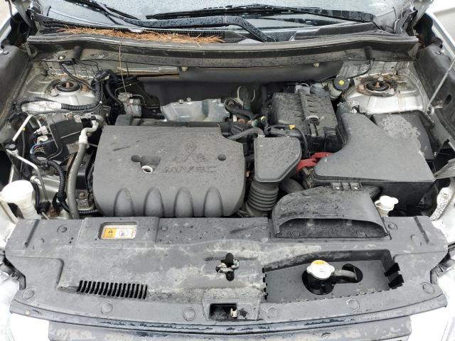 JA4AZ3A33KZ018117 Mitsubishi Outlander Se
