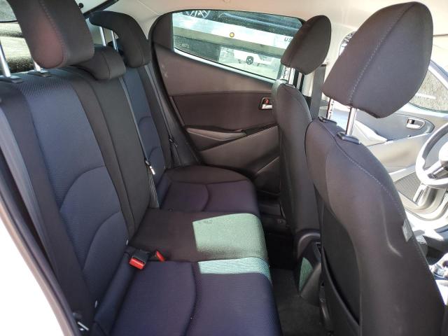 3MYDLBJV2LY703237 Toyota YARIS LE