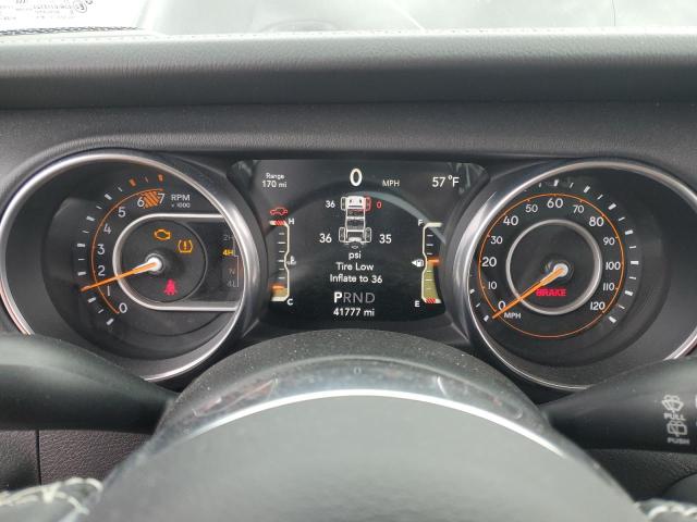 1C4HJXEN9JW176329 Jeep Wrangler Unlimited Sahara