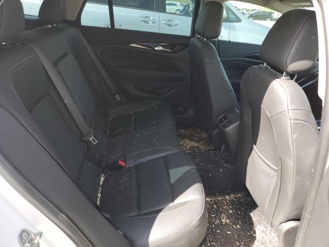 W04GV8SX7J1062381 Buick Regal Tourx Essence