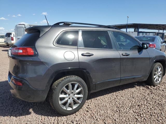 1C4PJLCB8JD588394 Jeep Cherokee Latitude