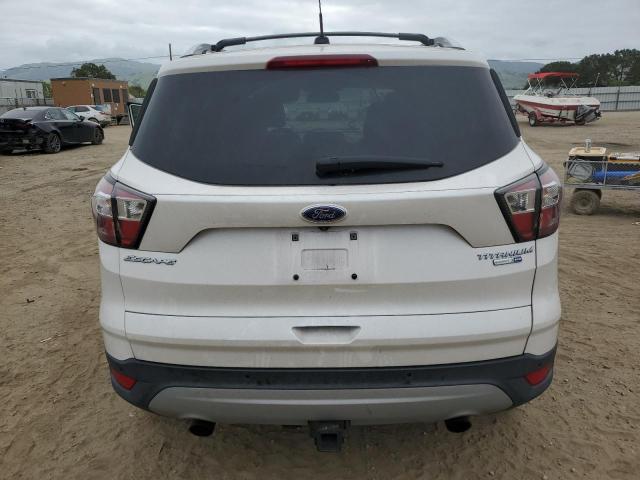 1FMCU9J99HUA15261 Ford Escape Titanium