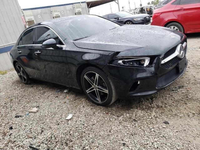 WDD3G4EB2KW021643 Mercedes-Benz A 220