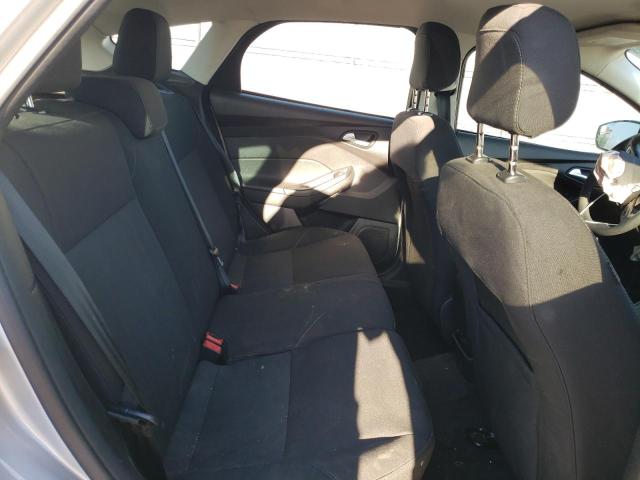 1FADP3K26JL256128 Ford FOCUS SE