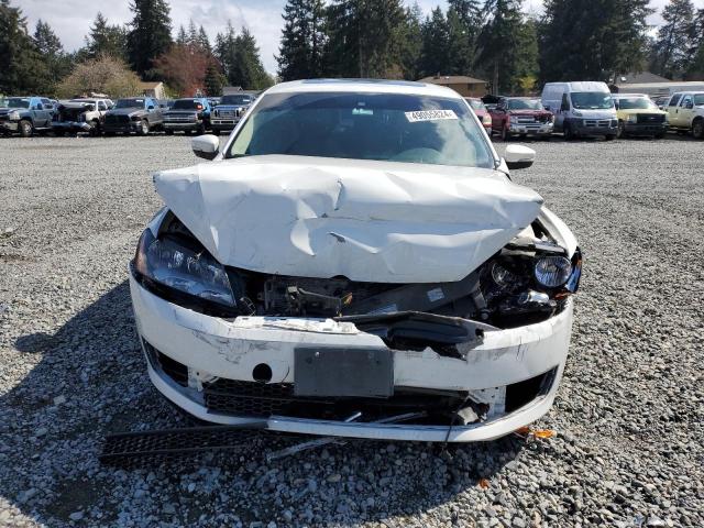 1VWBN7A3XEC023946 Volkswagen PASSAT SE