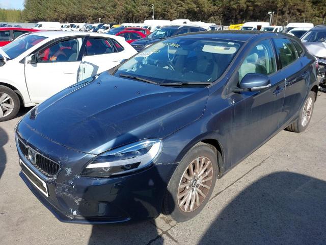 Auction sale of the 2017 Volvo V40 Moment, vin: *****************, lot number: 49468764