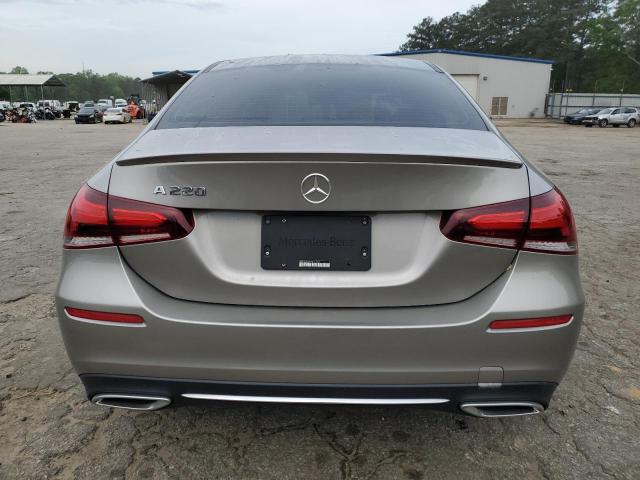 WDD3G4EB0KW017977 Mercedes-Benz A 220