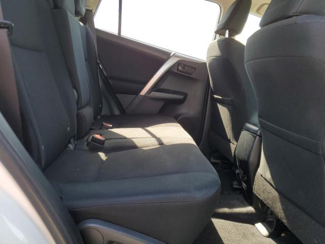 JTMZFREV8GJ069392 Toyota RAV4 LE