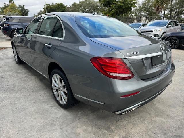 WDDZF4KB5KA510570 Mercedes-Benz E 300 4matic