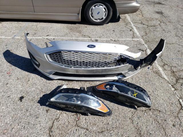 3FA6P0RU5KR235580 Ford Fusion Titanium
