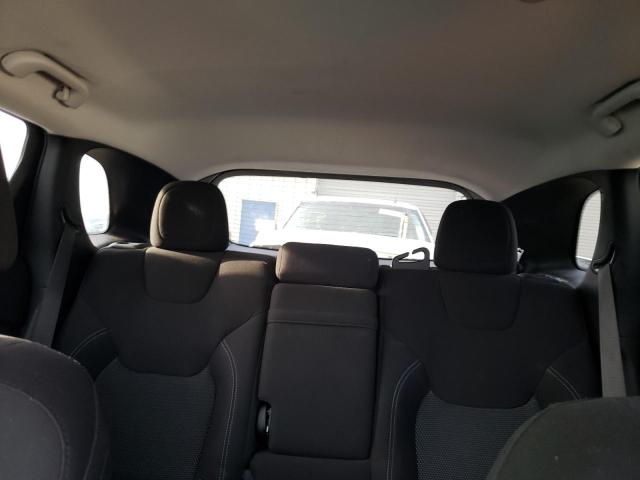 1C4PJLCB6KD327105 Jeep Cherokee Latitude