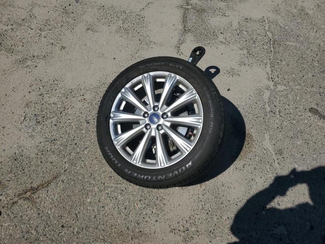 1FMCU0JD4HUA32453 Ford Escape Titanium