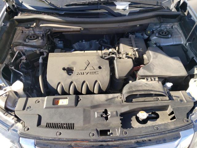 JA4AZ3A36JZ010320 Mitsubishi Outlander Se