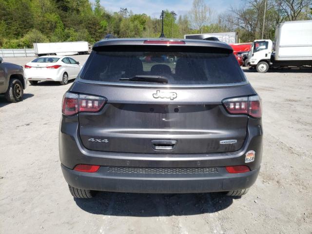 3C4NJDBB7JT393606 Jeep Compass Latitude