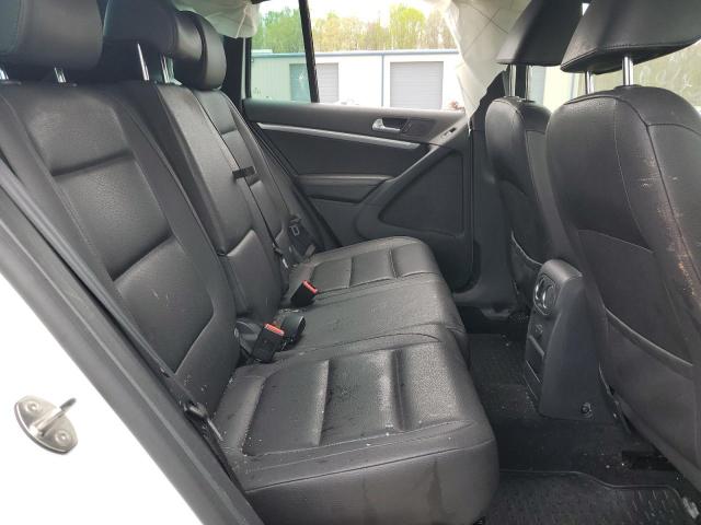 WVGAV7AX8GW025886 Volkswagen TIGUAN S