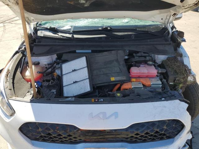 KNDCB3LC9N5524577 KIA NIRO LX
