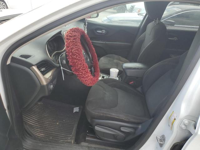 1C4PJLCB2FW695601 Jeep Cherokee Latitude
