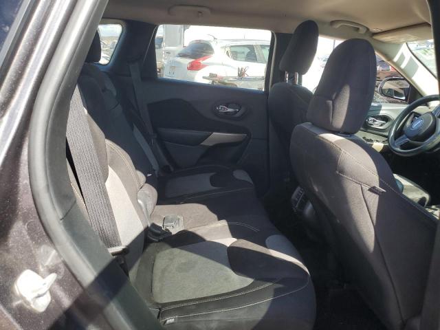 1C4PJLCB8JD588394 Jeep Cherokee Latitude