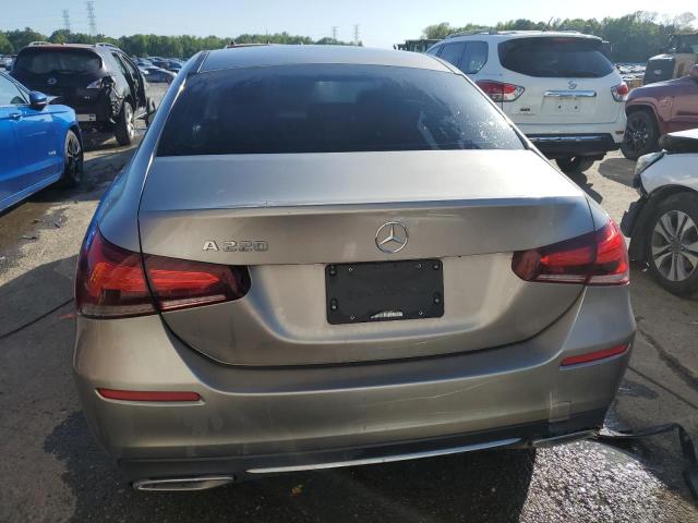 WDD3G4EB1KW002050 Mercedes-Benz A 220