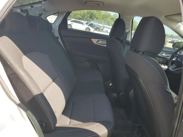 3KPF24AD1PE688623 KIA FORTE LX
