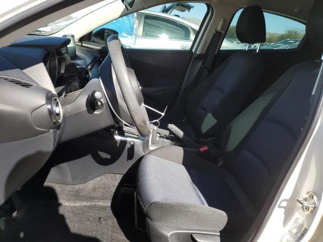 3MYDLBJV2LY703237 Toyota YARIS LE