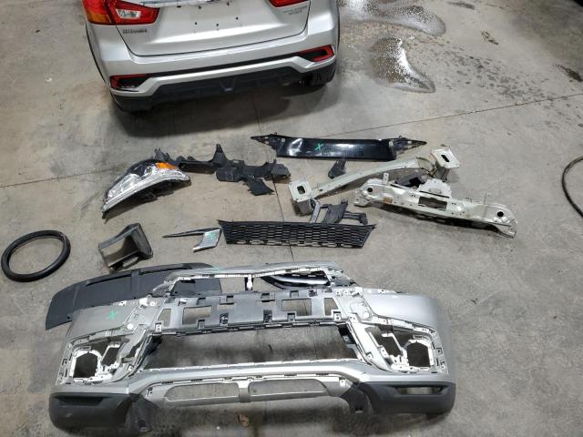 JA4AP3AU1JZ033132 Mitsubishi Outlander Sport Es