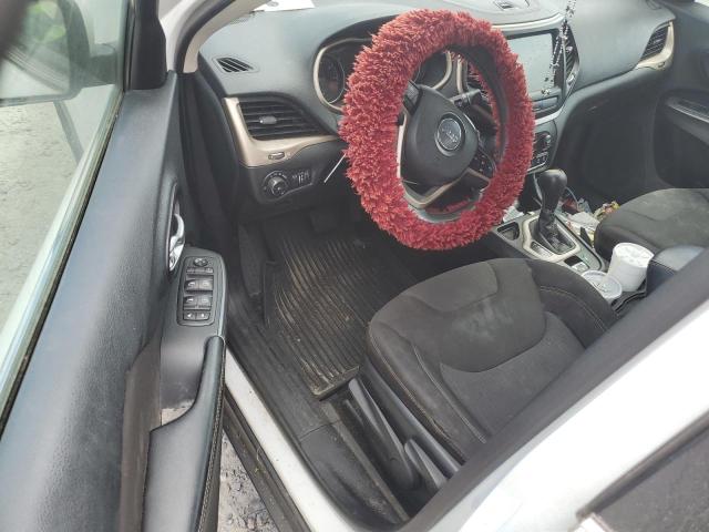 1C4PJLCB2FW695601 Jeep Cherokee Latitude