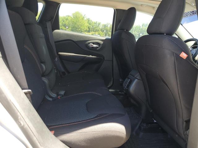 1C4PJLCS8HW574655 Jeep Cherokee Latitude