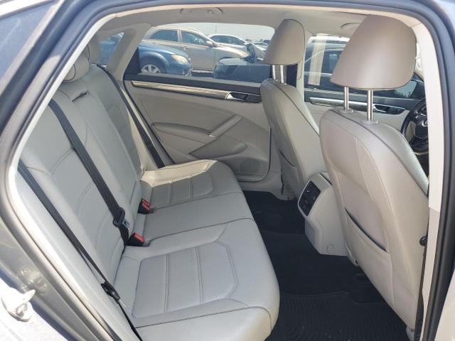 1VWBA7A38JC043764 Volkswagen PASSAT SE