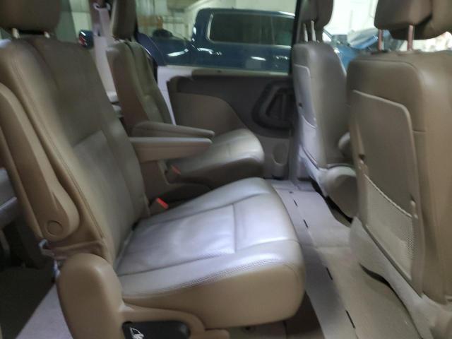 2C4RC1CG9FR563298 Chrysler TOWN & COU