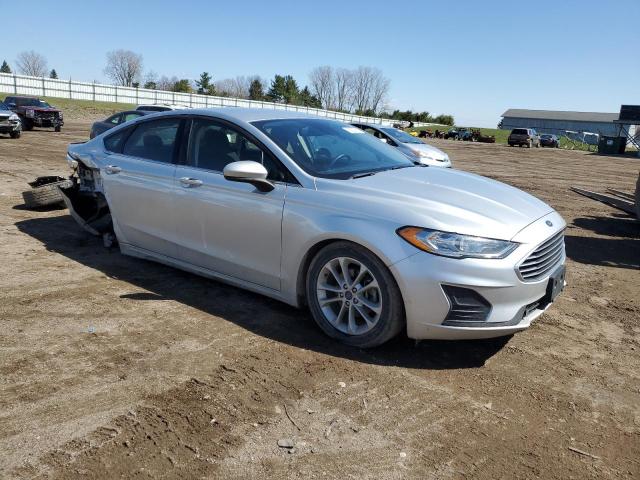3FA6P0HD2KR211917 Ford FUSION SE