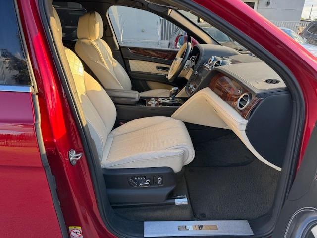 SJAAC2ZV1HC014037 Bentley Bentayga