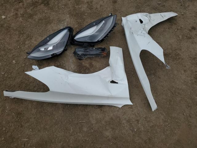 5YJ3E1EB0MF073052 Tesla 2021
