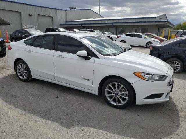 3FA6P0LUXHR316124 Ford FUSION SE