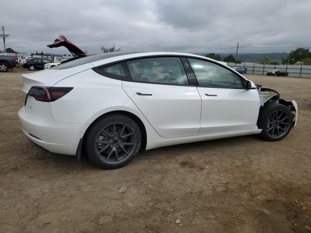 5YJ3E1EB0MF073052 Tesla 2021