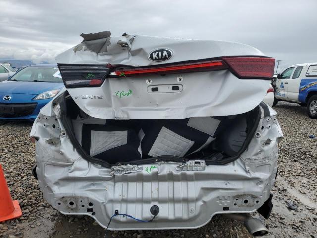 3KPF24ADXME375744 KIA FORTE FE