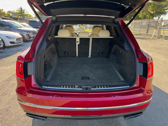 SJAAC2ZV1HC014037 Bentley Bentayga