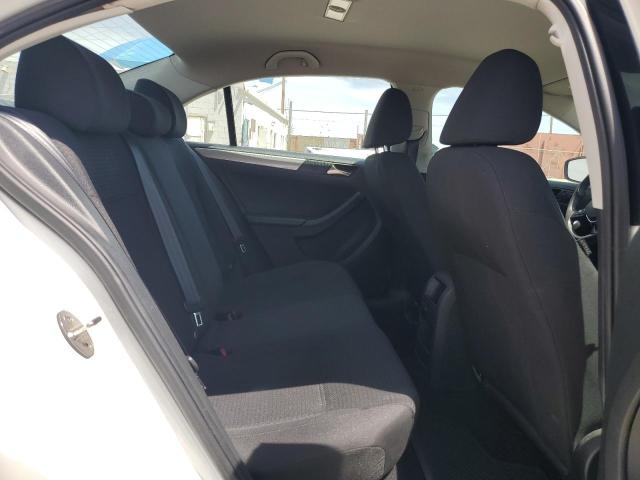 3VWD17AJ4FM338597 Volkswagen 2015