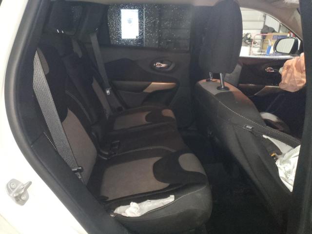 1C4PJLCB8JD527952 Jeep Cherokee Latitude